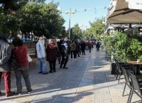 Κορωνοϊός: Τεράστιες ουρές και σήμερα για δωρεάν rapid test