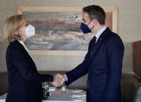 Συνάντηση Μητσοτάκη με την υποψήφια πρόεδρο της Γαλλίας Βαλερί Πεκρές