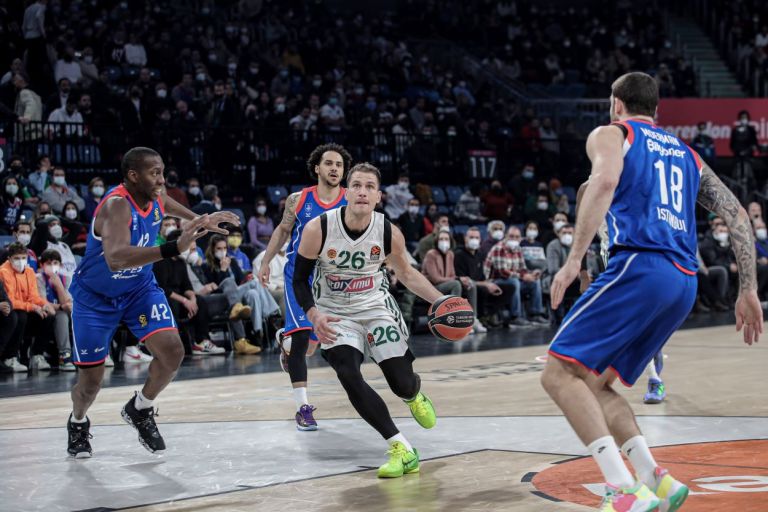 Ανατολού Εφές – Παναθηναϊκός 82-81: Ανατολού Εφές -Παναθηναϊκός 82-81: Τον «εκτέλεσε» με τρίποντο