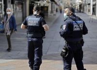 Φρίκη στη Γαλλία: Παραδόθηκε στην αστυνομία κρατώντας το κεφάλι και τα γεννητικά όργανα του άνδρα που σκότωσε Φρίκη στη Γαλλία: Παραδόθηκε στην αστυνομία κρατώντας το κεφάλι και τα γεννητικά όργανα του άνδρα που σκότωσε