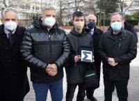 Δίπλωμα οδήγησης στα 17: Στην εξέταση του πρώτου υποψηφίου ο Κώστας Καραμανλής