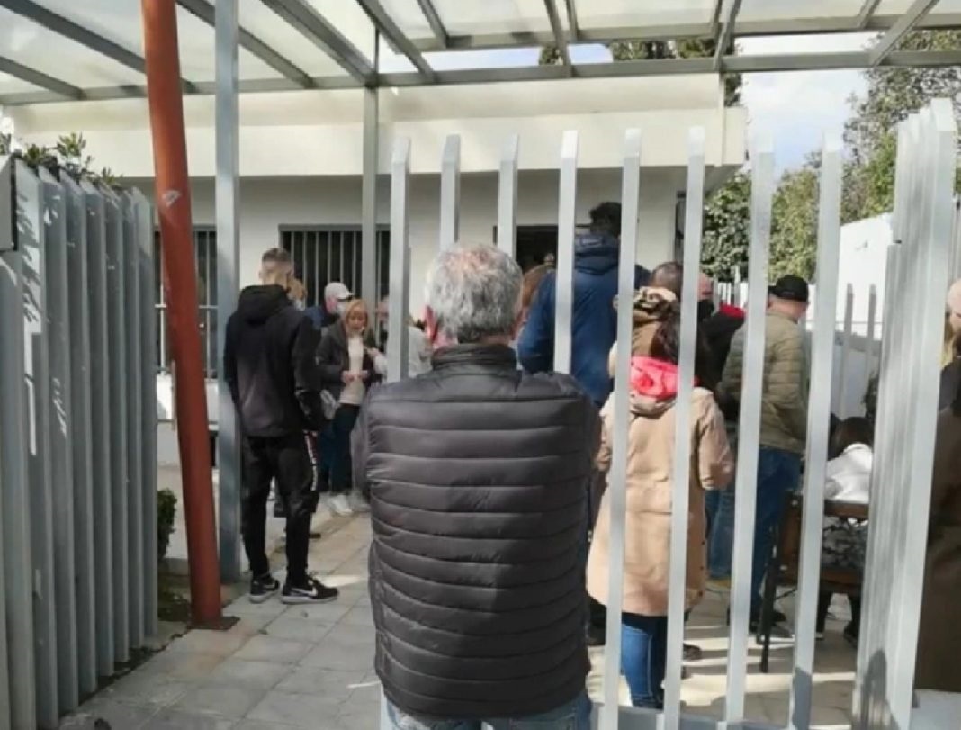 Ουκρανοί επιστρέφουν στη χώρα τους για να πολεμήσουν