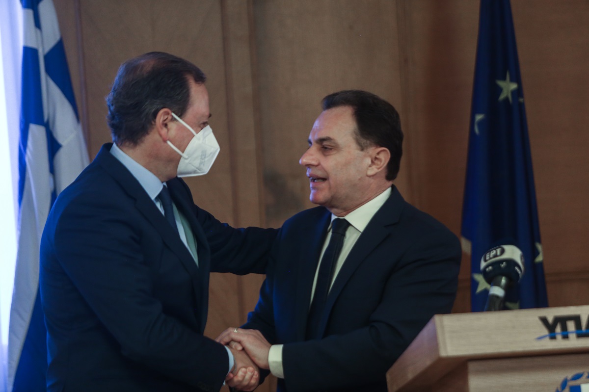 Τελετή παράδοσης στο Υπουργείο Αγροτικής Ανάπτυξης με αυτοκριτική από τον Σπήλιο Λιβανό