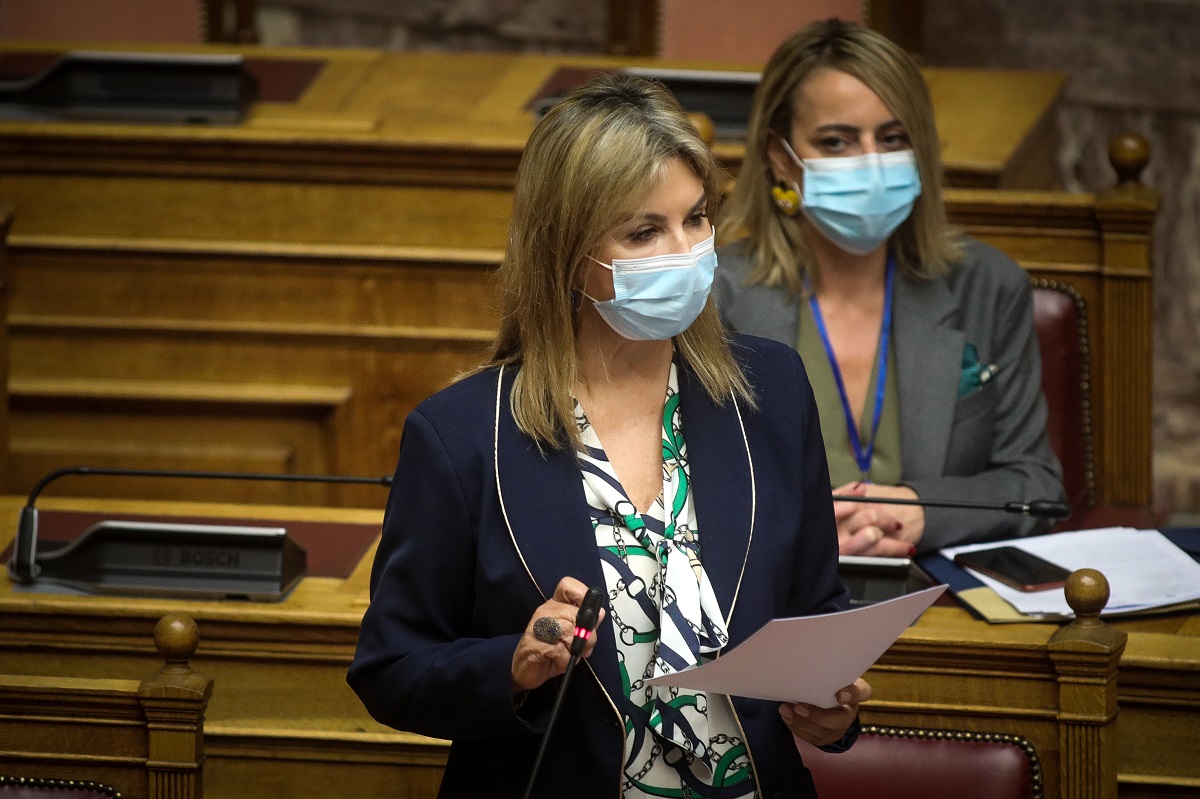 Μακρή για τον μαθητή με την φούστα: Μην βάζετε ταμπέλες – Θέλουμε σχολείο συμπεριληπτικό