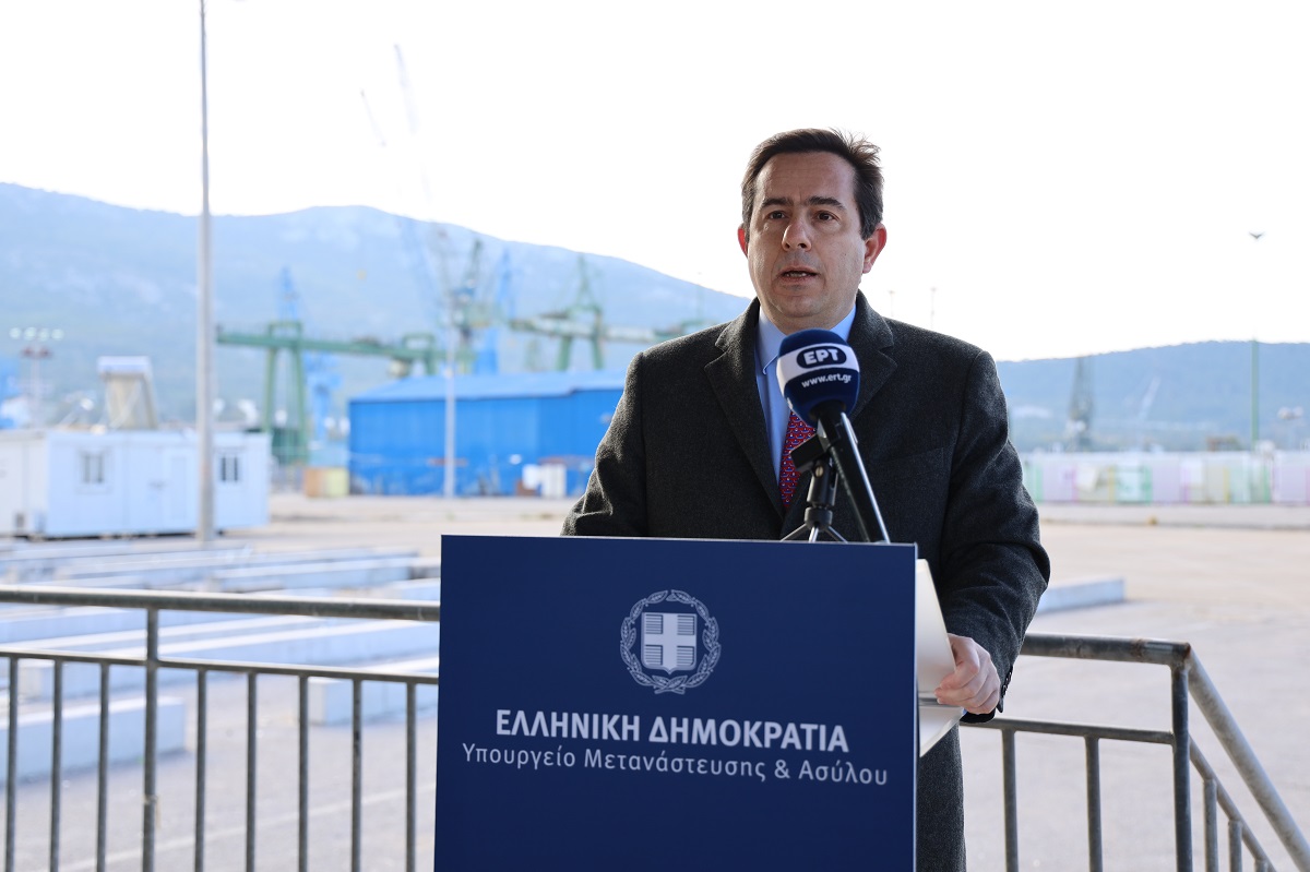 Μηταράκης: “Έως τις 31 Δεκεμβρίου θα έχουν κλείσει όλα τα διαμερίσματα φιλοξενίας”