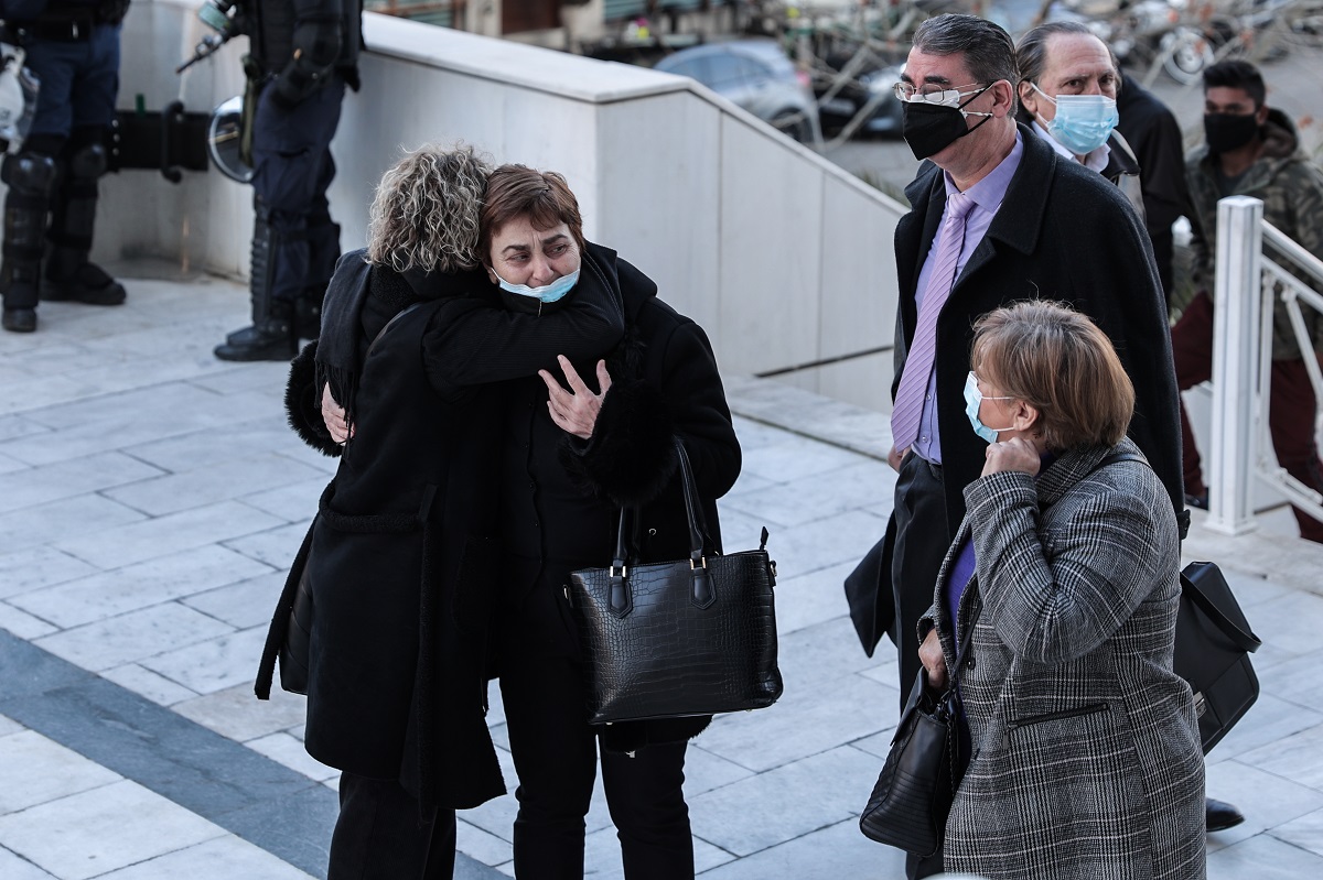 Ξέσπασε η μητέρα της Ελένης Τοπαλούδη για τη διακοπή της δίκης: «Από το Θεό να το βρείτε!»