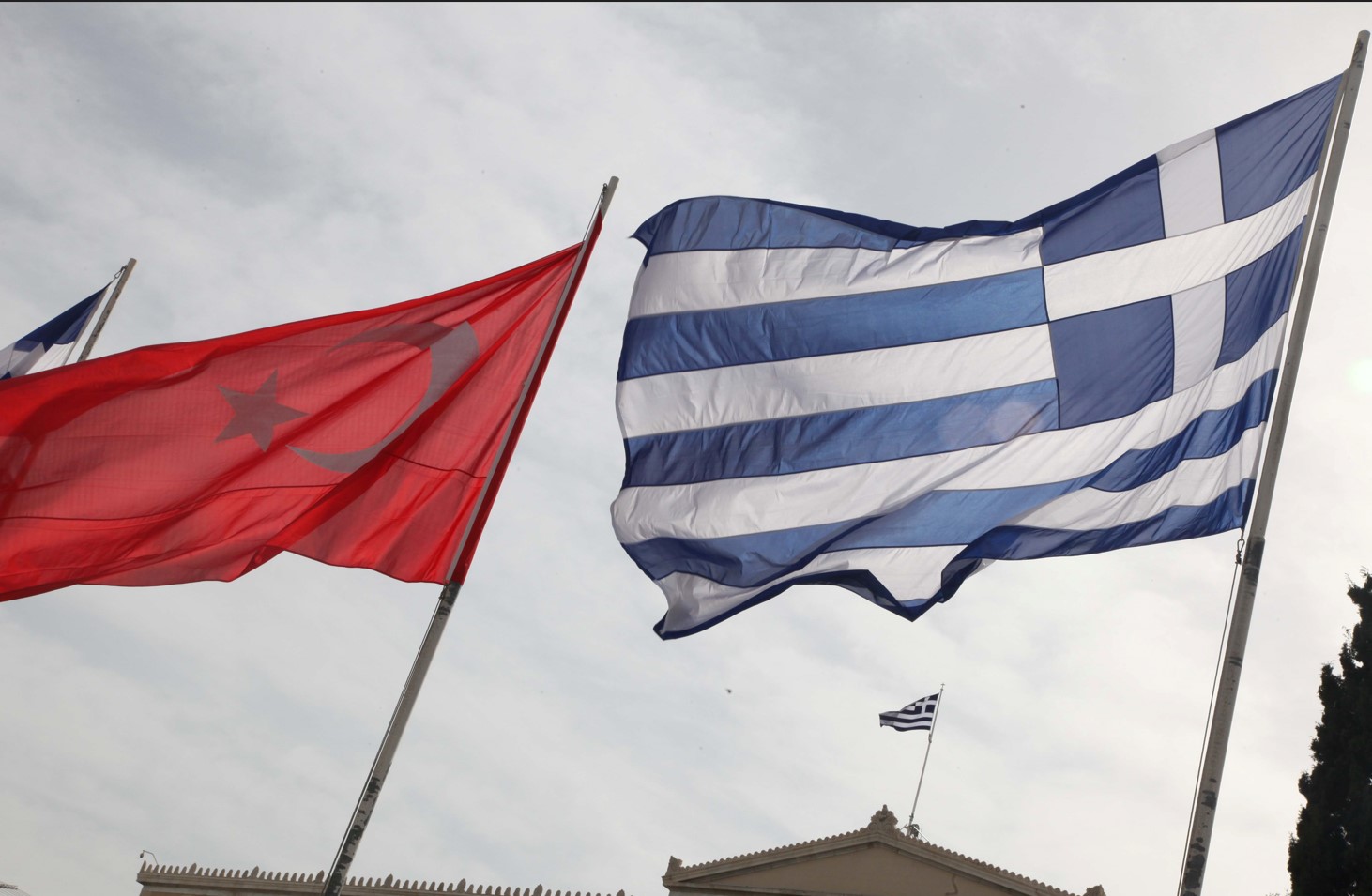 Ελληνοτουρκική δημοσκόπηση: Τι ζητούν Έλληνες και Τούρκοι – Πώς «βλέπουν» τις διαφορές