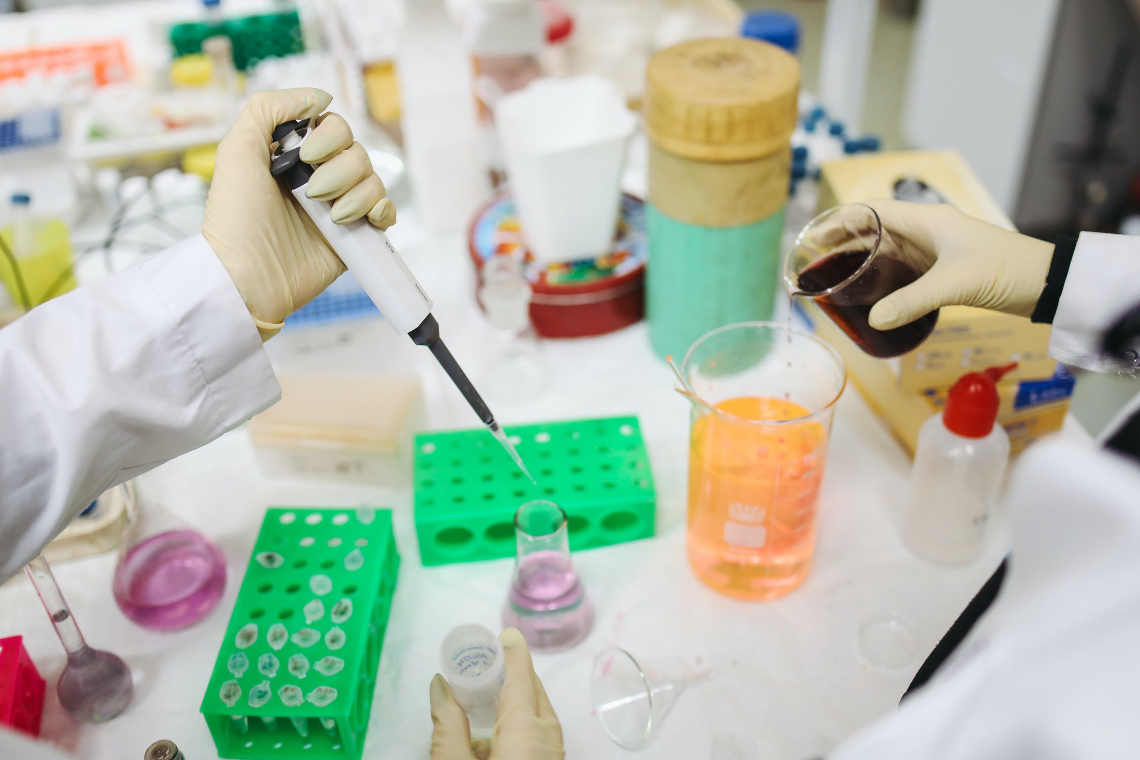 Θεραπεία AIDS: Γυναίκα θεραπεύθηκε από τον ιό με νέα πρωτοποριακή θεραπεία