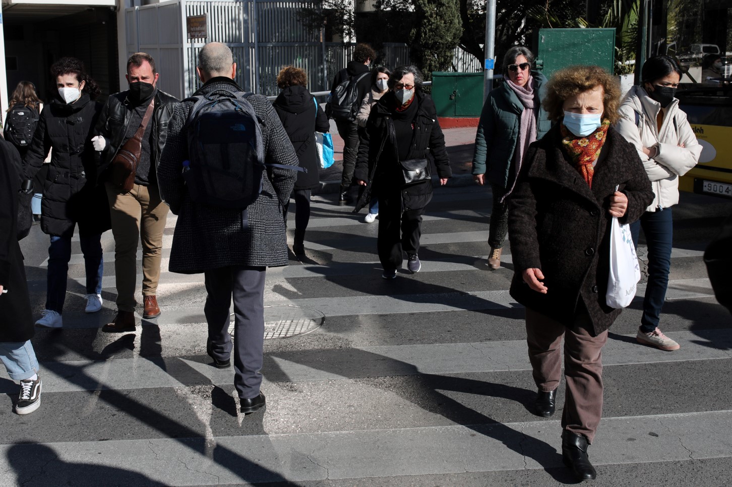 Κρούσματα [12/2]: 4.664 στην Αττική και 1.966 στη Θεσσαλονίκη – Ο χάρτης της διασποράς