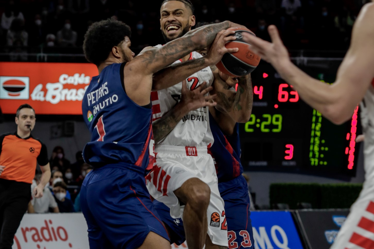 Μπασκόνια – Ολυμπιακός 62-72: Επιστροφή στις νίκες
