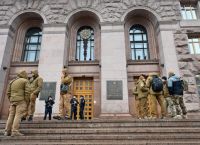 Ουκρανοί ολιγάρχες: Αδειάζουν τις θυρίδες τους και φεύγουν