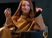 The Vibe: Glamorous απατεώνες