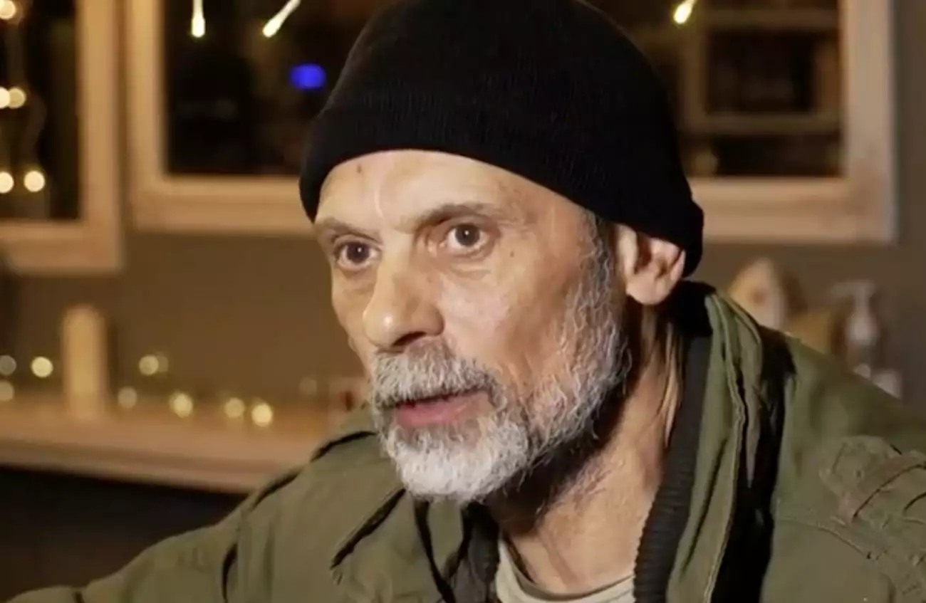 Τζώνυ Θεοδωρίδης – Ηθοποιός: «Στη Λάμψη φορούσα περούκα γιατί ήμουν φαντάρος και μου είχαν κόψει το μαλλί»