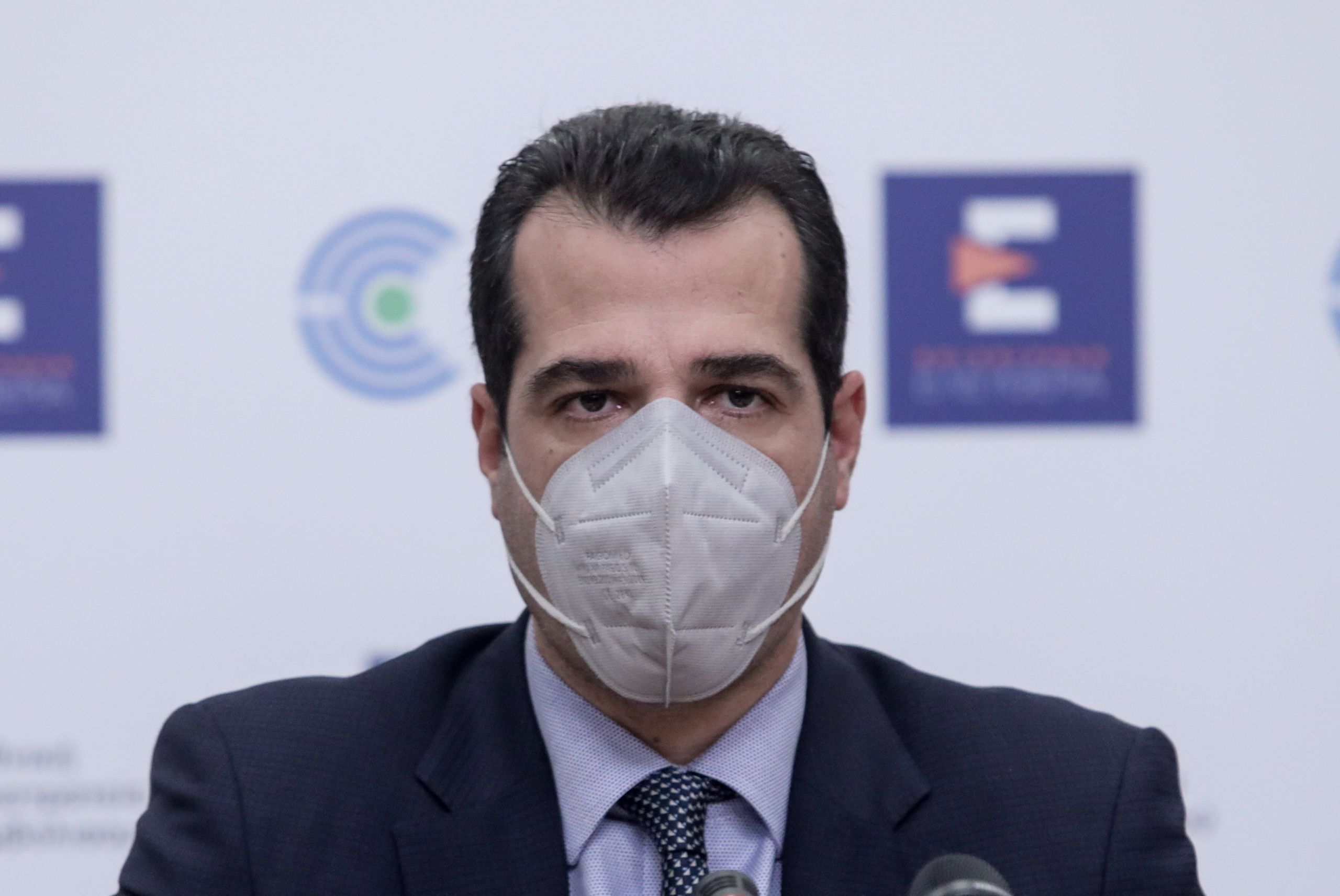 Ανεμβολίαστοι υγειονομικοί: Η εισήγηση του Θάνου Πλεύρη