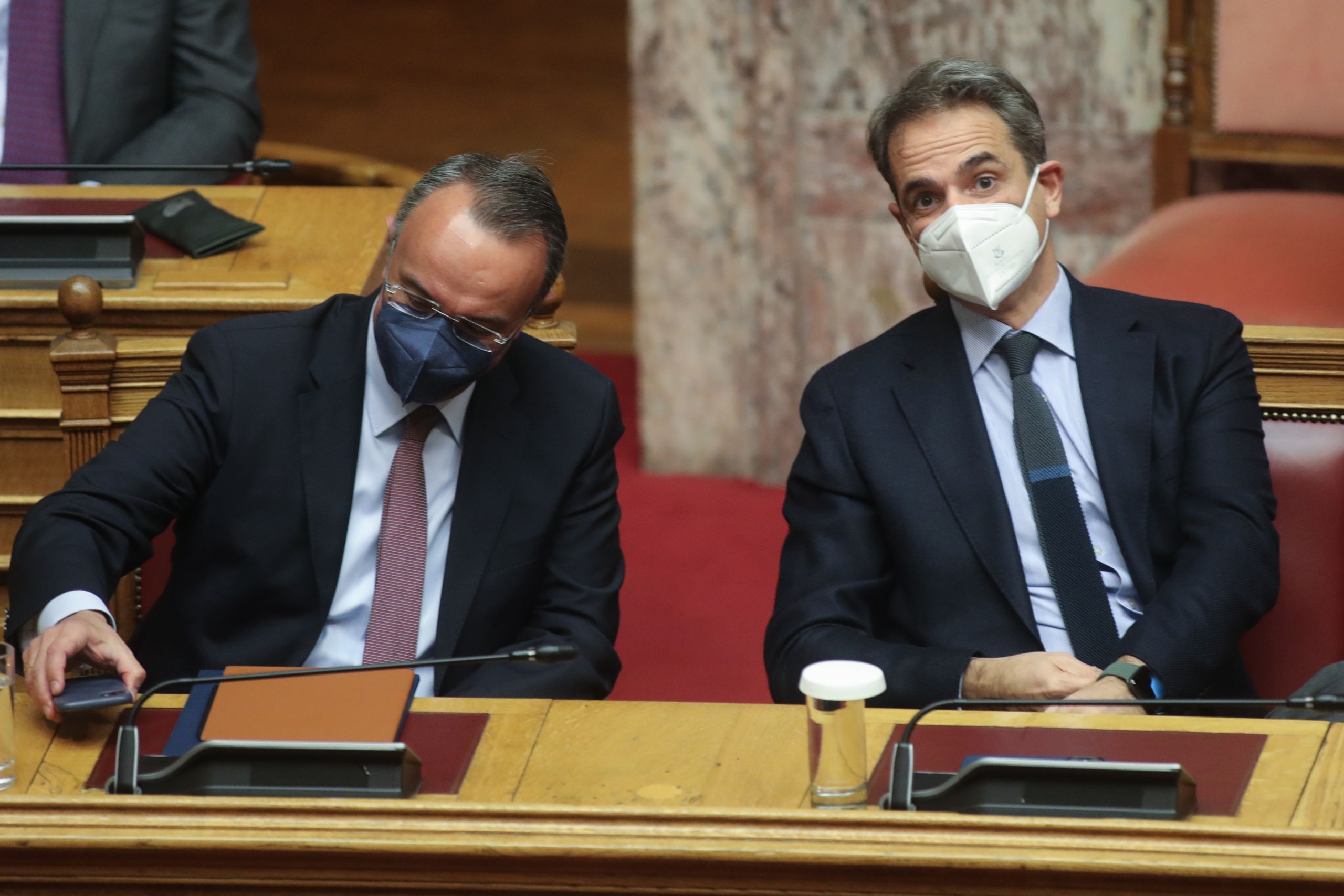 Τριπλή πρόκληση για την Κυβέρνηση