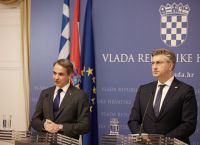 Μητσοτάκης – Πλένκοβιτς: Viral έγινε η διερμηνέας