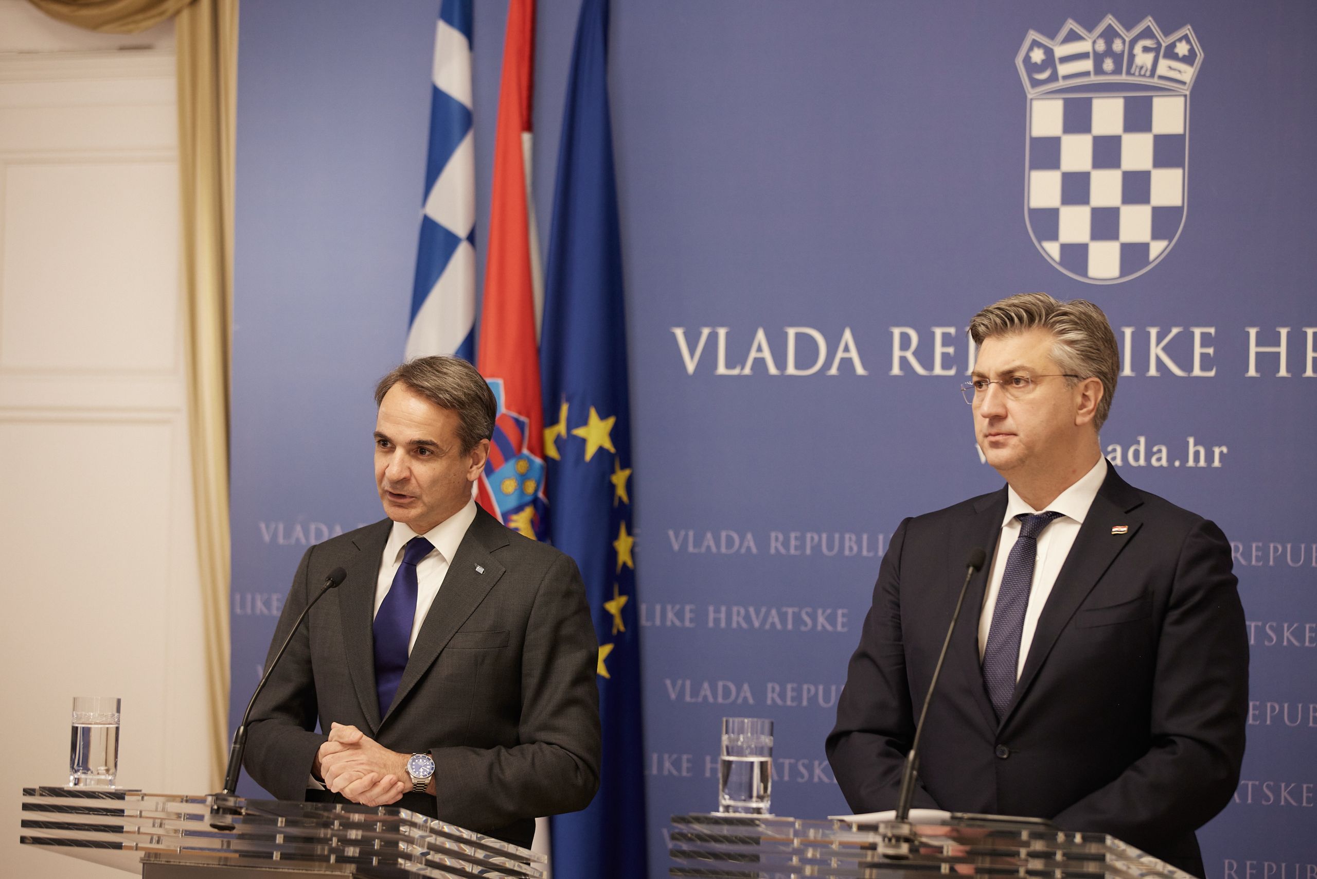 Μητσοτάκης – Πλένκοβιτς: Viral έγινε η διερμηνέας