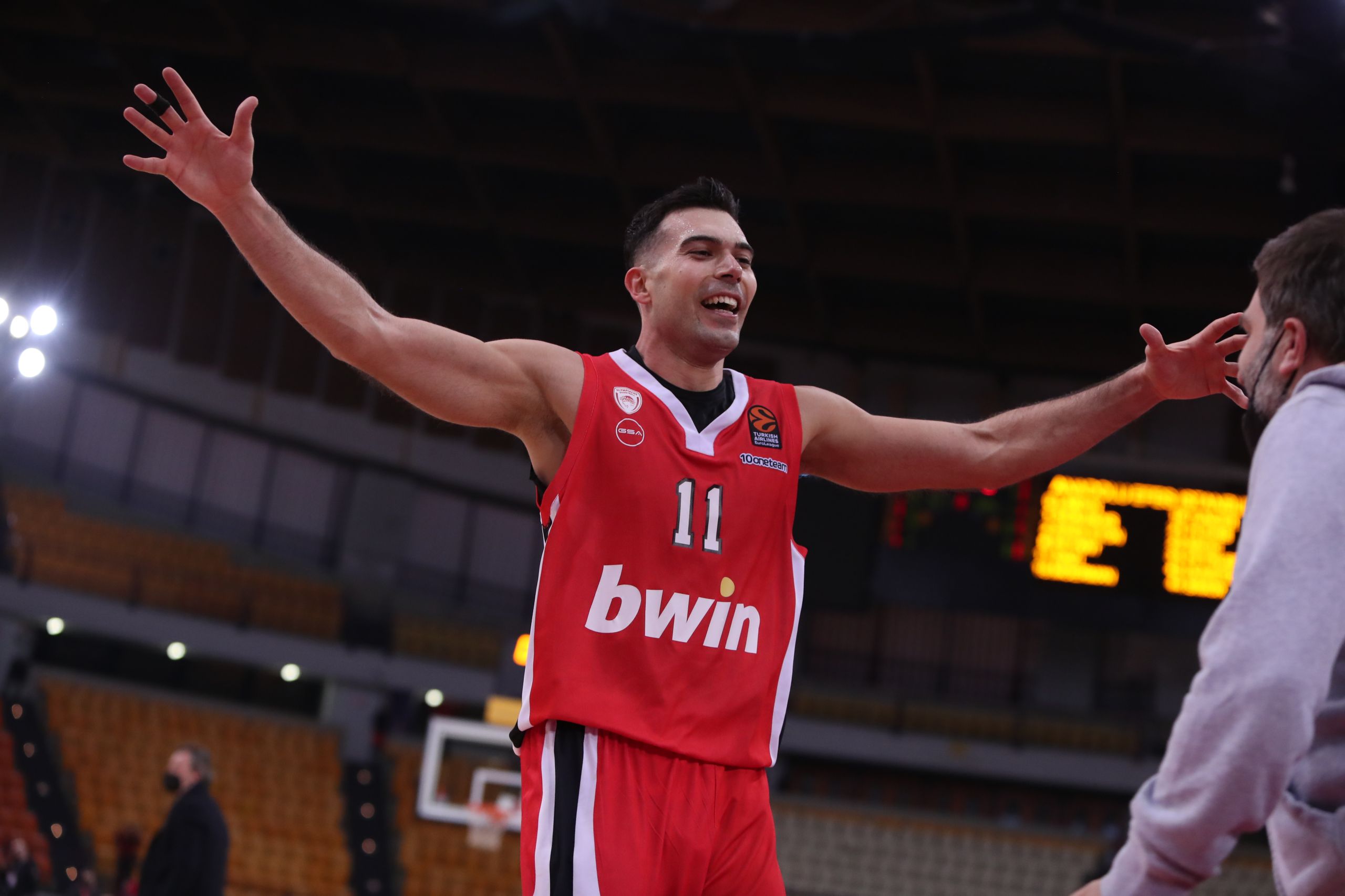 Ολυμπιακός – Αναντολού Εφές 87-85: Τεράστια νίκη με υπογραφή Σλούκας