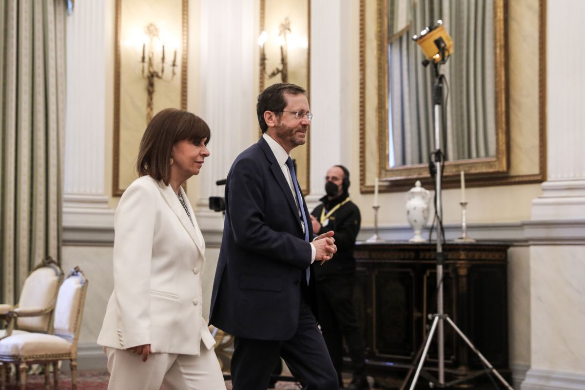 Πόλεμος Ουκρανία: Ελπίζω η Ρωσία να κατανοήσει τις συνέπειες της ενέργειάς της δήλωσε η Σακελλαροπούλου