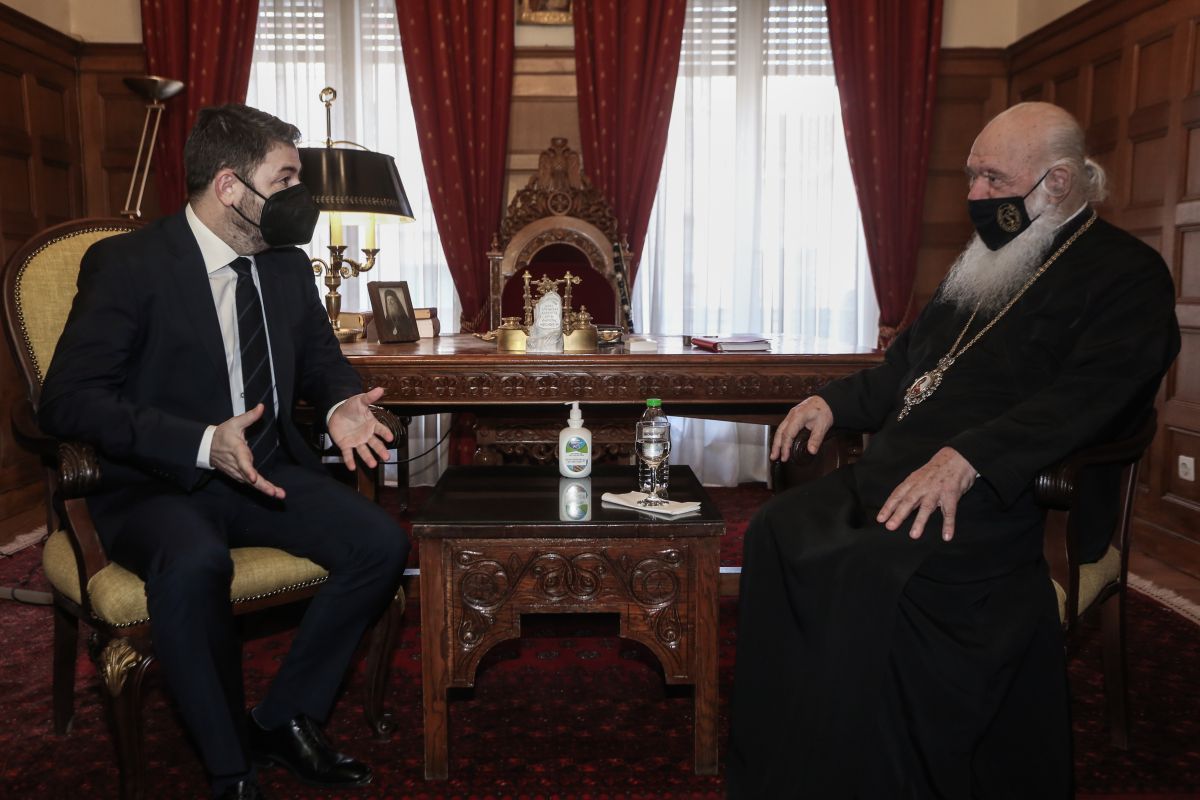 Ανδρουλάκης: Η σκέψη μας στους Έλληνες της Μαριούπολης – Συνάντηση με Ιερώνυμο