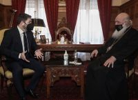 Ανδρουλάκης: Η σκέψη μας στους Έλληνες της Μαριούπολης – Συνάντηση με Ιερώνυμο