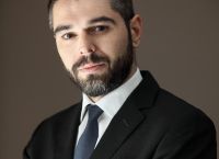 Γιάννης Σαρακιώτης στο pagenews.gr: «Ελλάς-Γαλλία συμμαχία… με κερδισμένη μόνο τη Γαλλία!»