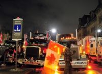 «Κομβόι Ελευθερίας»: Κίνημα με μιμητές ανά την υφήλιο – Μαίνονται οι διαδηλώσεις στον Καναδά