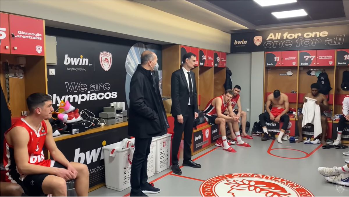 Oλυμπιακός – Εφές: Στα αποδυτήρια ο Γιώργος Αγγελόπουλος μετά την πρόκριση