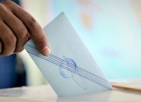 Δημοσκόπηση Metron Analysis: Οι 7 στους 10 Έλληνες λένε “ναι” σε κυρώσεις στη Ρωσία