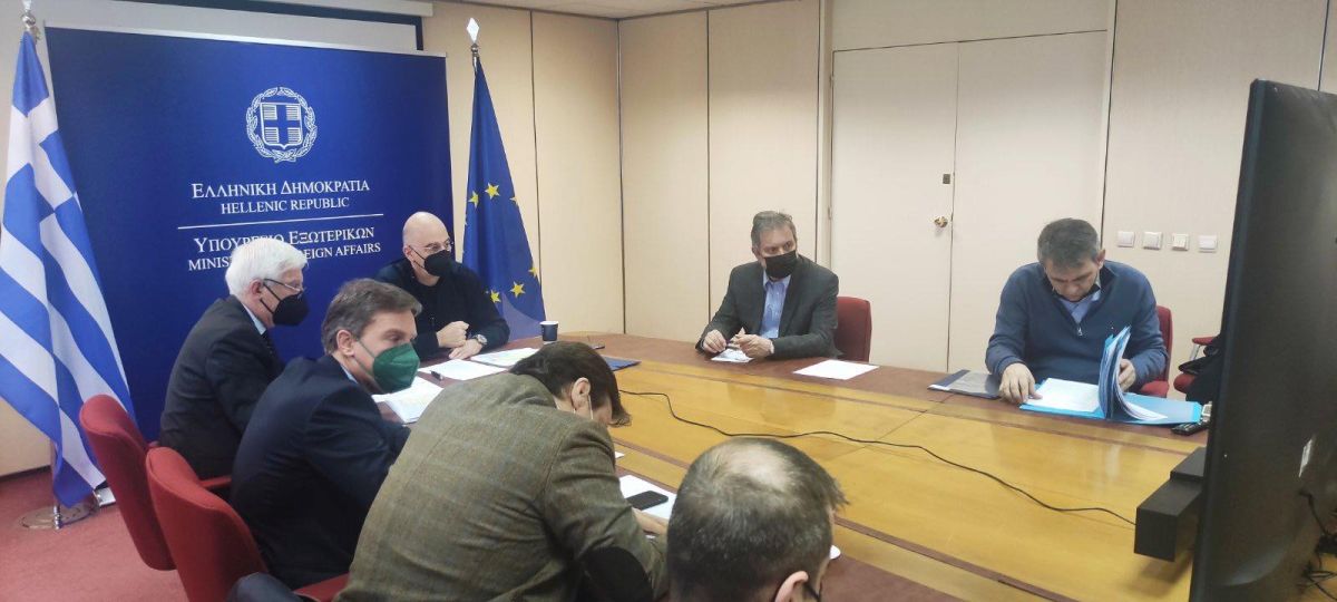 Ουκρανία: Σύσκεψη Δένδια –  Εκκενώνεται το χωριό Σαρτανάς