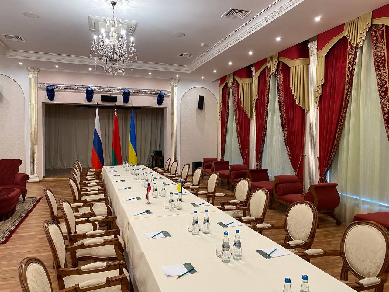 Εισβολή στην Ουκρανία: Μόσχα και Κίεβο έδωσαν τα χέρια