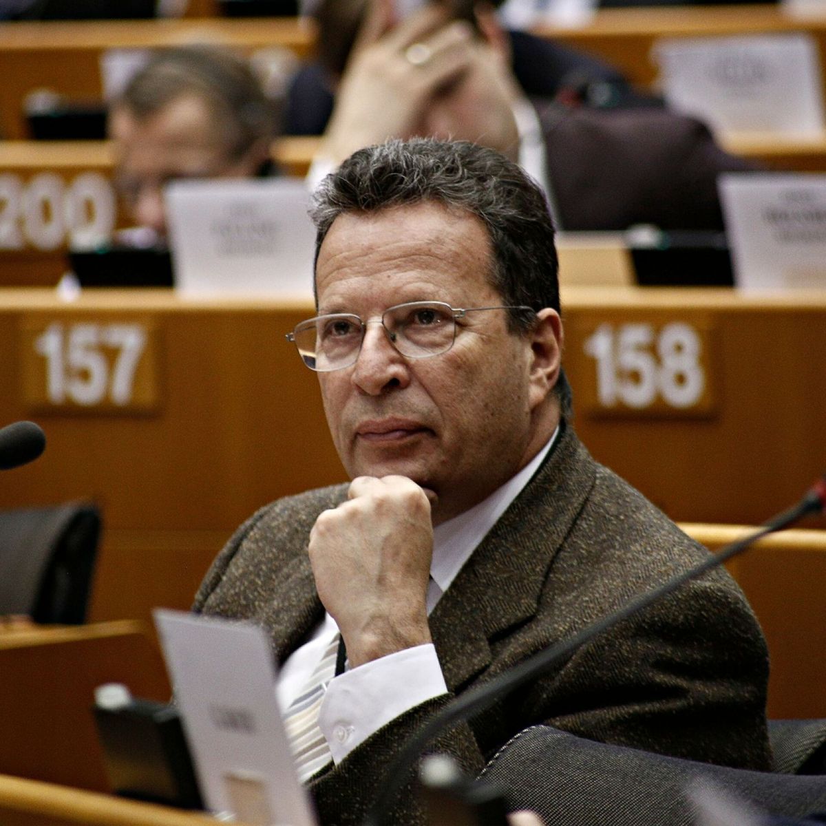 Γιώργος Κύρτσος: Διαγράφηκε για ένα χρόνο από την Κοινοβουλευτική Ομάδα του ΕΛΚ