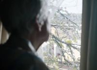 Η μοναξιά των ηλικιωμένων αυξάνει τον κίνδυνο άνοιας, ιδίως εν μέσω πανδημίας