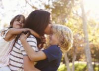 Υπογεννητικότητα στην Ελλάδα: Οι παράγοντες που την επηρεάζουν Υπογεννητικότητα στην Ελλάδα: Οι παράγοντες που την επηρεάζουν