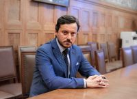 Απόστολος Πάνας στο pagenews.gr: «Ο φαύλος κύκλος της ακρίβειας»