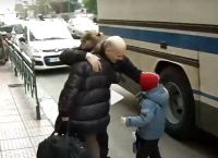 Bus of Ukrainian refugees arrives in Athens