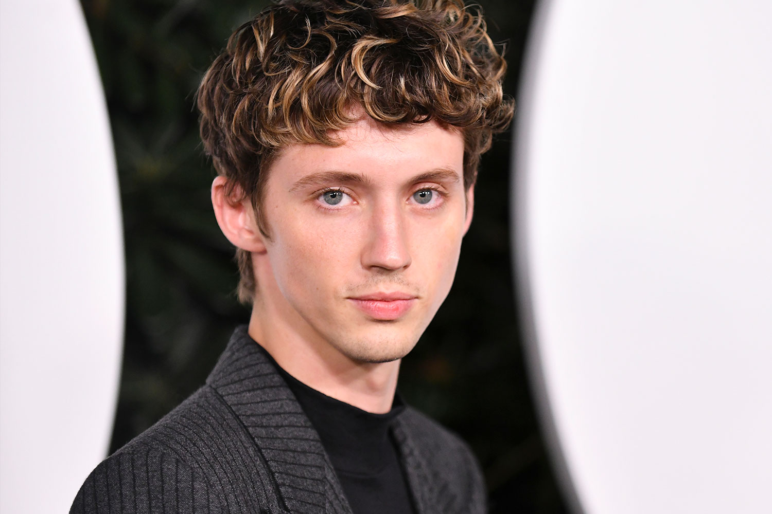 Ο ποπ σταρ Troye Sivan καταπολεμά το στίγμα του HIV στον πρώτο μεγάλο κινηματογραφικό ρόλο