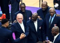 NBA All Star Game 2022: H χειραψία του Γιάννη με τον GOAT Τζόρνταν και η 30άρα