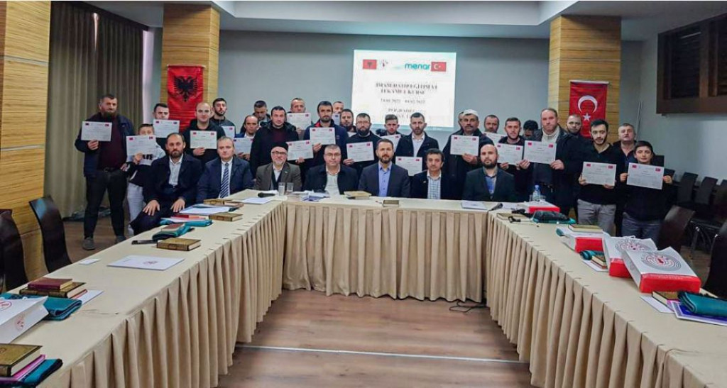 Αλβανία: Απονεμήθηκαν πτυχία σε νέους ιμάμηδες και εντάχθηκαν στους «Illuminati»