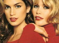 Cindy Crawford: Διαβάζει το νέο βιβλίο της Claudia Schiffer στην έπαυλή της με μαύρο μαγιό Cindy Crawford: Διαβάζει το νέο βιβλίο της Claudia Schiffer στην έπαυλή της με μαύρο μαγιό