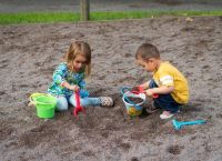 Νταντάδες της γειτονιάς: Πότε ξεκινά το πρόγραμμα – Οι δικαιούχοι