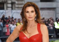 Cindy Crawford: Αποκαλύπτει τα μυστικά πίσω από το μουσικό βίντεο κλιπ του Τζορτζ Μάικλ, “Freedom! ’90”