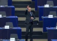 Ευρωβουλή: Βούλγαρος βουλευτής χαιρέτισε ναζιστικά