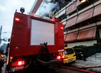 Ερωτηματικά για φωτιά σε σπίτι και οχήματα στη Νίκαια