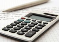 Επιστρεπτέα προκαταβολή: Τι κερδίζουν 700.000 επαγγελματίες με τις 96 δόσεις
