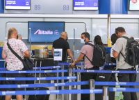 Χωρίς υποχρέωση αρνητικού test οι εμβολιασμένοι ταξιδιώτες στην Ελλάδα – Τι ισχύει από αύριο Χωρίς υποχρέωση αρνητικού test οι εμβολιασμένοι ταξιδιώτες στην Ελλάδα – Τι ισχύει από αύριο
