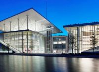 Stavros Niarchos Center marks five years as Greece’s new cultural landmark Stavros Niarchos Center marks five years as Greece’s new cultural landmark