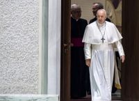 Ο Πάπας Φραγκίσκος στη ρωσική πρεσβεία,για να εκφράσει την ανησυχία του για την εισβολή