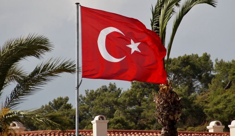 Νέα τουρκική πρόκληση: «Οι Έλληνες είναι κεφάλες – Θα τους πάρουμε πίσω τα νησιά» [vid]