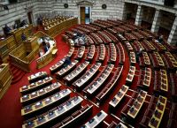 Το bras de fer της παροχολογίας και ο κίνδυνος του λαϊκισμού